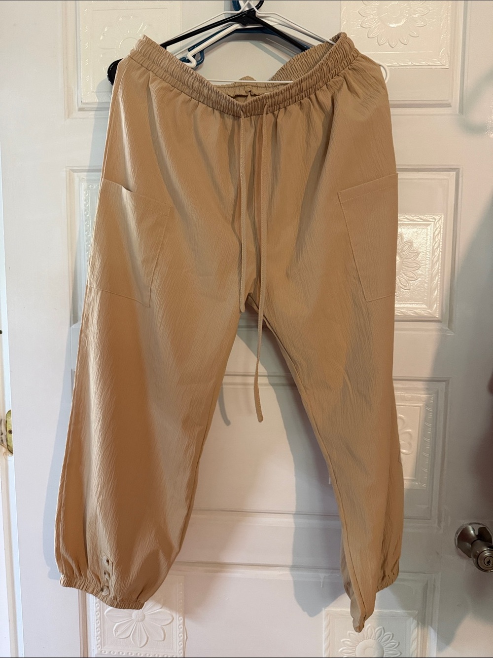 NWOT Tan capris size xl.